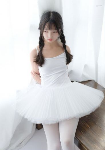 年轻的邻居少妇